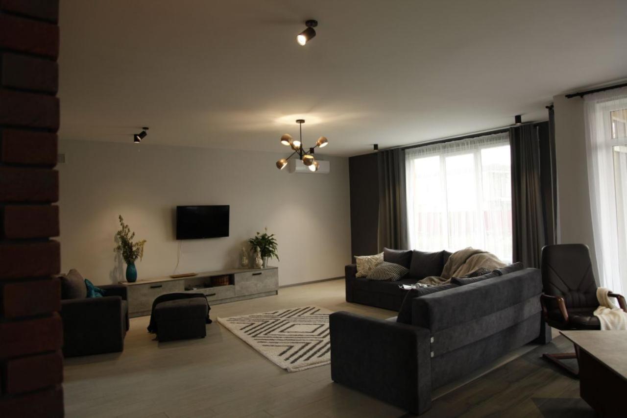 Uzhorod 3 Room Lovely House Esterno foto
